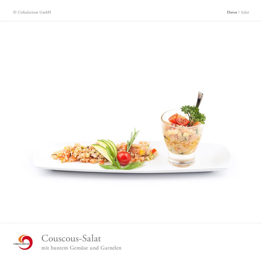Couscous-Salat mit buntem Gemüse und Garnelen