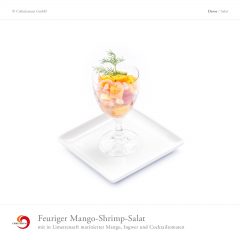 Feuriger Mango-Shrimp-Salat mit in Limettensaft marinierter Mango, Ingwer und Cocktailtomaten