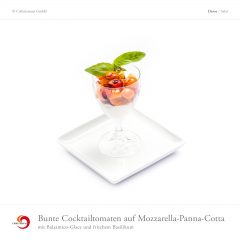 Bunte Cocktailtomaten auf Mozzarella-Panna-Cotta mit Balsamico-Glace und frischem Basilikum