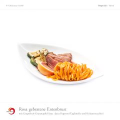 Rosa gebratene Entenbrust mit Grapefruit-Granatapfel-Sauce dazu Peperoni-Tagliatelle und Kräuterzucchini